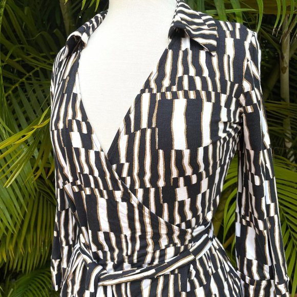 SOLDDVF wrap style top size large - Picture 4 of 8